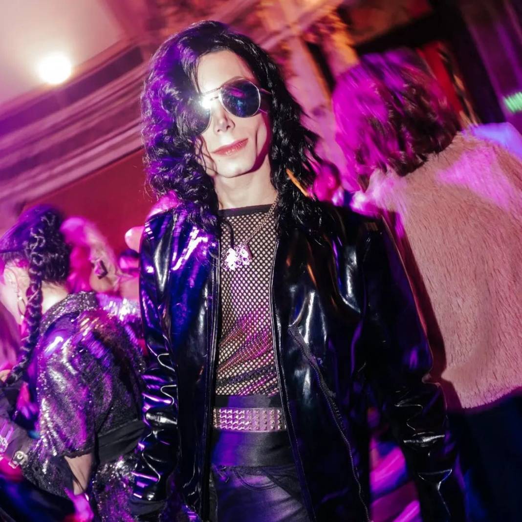 Michael Jackson'a benzemek için 40 bin dolar harcadı! Bakın neye benzedi... 25